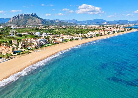 Einzigartige Doppelhaushälfte nur 60m vom Strand entfernt mit 3 Schlafzimmern und 2 Bädern