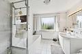 Sehr gepflegtes Reiheneckhaus mit schönem Garten & Garage - Badezimmer mit Wanne und WC EG
