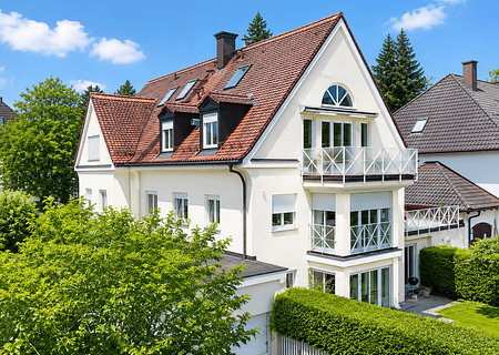 Haus-in-Haus-Charakter: 90 m² Wohnung mit 300 m² Privatgarten in Alt-Solln - Blick auf das Haus