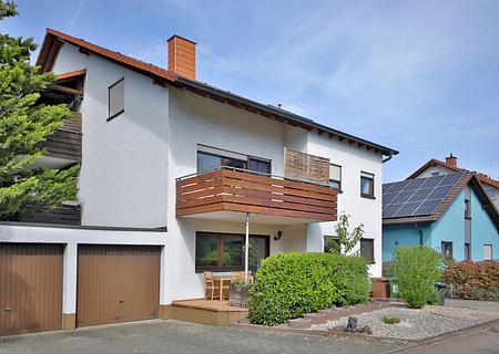 Gemütliche 1,5-Zimmer-Erdgeschosswohnung mit Terrasse in guter Lage von Hockenheim - Hausansicht