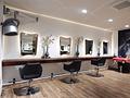 Voll ausgestatteter Friseursalon, kernsaniert 2019, klimatisiert, ablösefrei, sofort startklar! - Salon