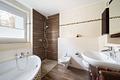 Groß wie ein Haus: Exklusive 5-Zimmer-Gartenwhg. am Stadtpark - Tageslichtbad mit Wanne und Dusche