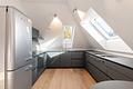 Neuwertige, klimatisierte 3-Zimmer-Dachgeschoss-Wohnung mit Liftzugang und Penthouse-Flair - Hochklassige Schreinerküche