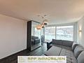 Bezugsfrei & renoviert: Attraktive 3-Zi.-Wohnung mit zweiseitigem Balkon und Aufzug - Wohnzimmer