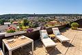 Dachgeschosswohnung mit Weitblick in Schömberg: 2 Zimmer, Garage, Aufzug, sichere Vermietung - Terrasse