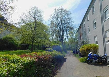 Trier Heiligkreuz - 3 Zimmer Whg. Kü./Bad/ Loggia- im Hochparterre in MFH - BB3 Zugangsbereich mit Grünalange