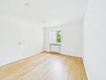 gut geschnittene, renovierte & sofort verfügbare, leere Erdgeschoßwohnung in Solln - Schlafzimmer
