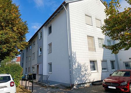 Gepflegte 2-Zimmer-Erdgeschosswohnung mit Terrasse in Traunreut - Rückansicht