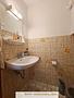 Attraktive 2,5-Zimmer-Wohnung mit Lift & zwei Erkern in grüner Wohnanlage - Gäste-WC