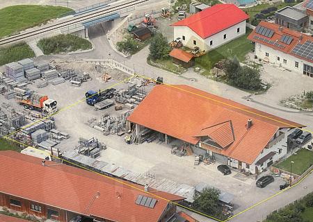 Gewerbeobjekt mit Halle, Aussenlagerflächen, Büro und Betriebsleiterwohnung - Luftbild MSW15