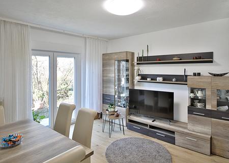 Die Alternative zur Wohnung: Charmantes Einfamilienhaus mit Terrasse und Garage in Söllingen - Wohnzimmer