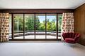Privatsphäre in nobelster Gartenlage: Architekten-Villa von 1982 mit Gäste-Dependance - Mastersuite mit Dachterrasse