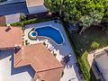 Prächtige freistehende Villa mit 3 Schlafzimmern, 4 Bädern, Fitnessraum, Sauna, Garage und Privatpool nur 1 km vom Strand