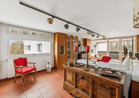 Gepflegte 3-Zimmer-ETW mit Süd-Loggia & TG-Stellplatz / Verkauf auf Nießbrauchbasis - Wohnzimmer