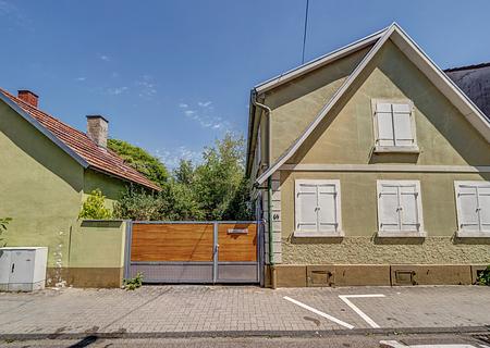 Abriss oder Kernsanierung? Projektimmobilie auf 403 m² Grundstück in Knielingen - Ansicht Straße