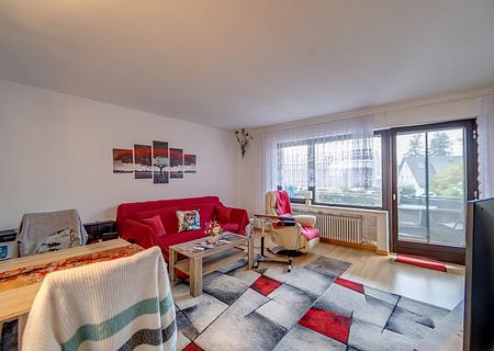 Attraktive 2-Zimmer-Eigentumswohnung mit Balkon und eigener Garage - Wohnzimmer
