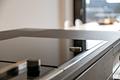 Friends Tower 2: Lichterfüllte, ideal geschnittene 2-Zimmer-Wohnung mit Concierge und Rooftop - Einbauten