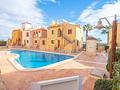 Villa mit 3 Schlafzimmern, 2 Bädern, Dachterrasse und Gemeinschaftspool im La Finca Golf Resort