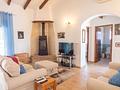 Sehr schöne Landhaus-Villa mit 3 Schlafzimmern, 2 Bädern, Dachterrasse und Privatpool