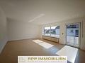 Lichtdurchflutete 4,5-Zimmer-Wohnung mit Süd-Balkon und Privatgarten in Lohhof - Wohnzimmer