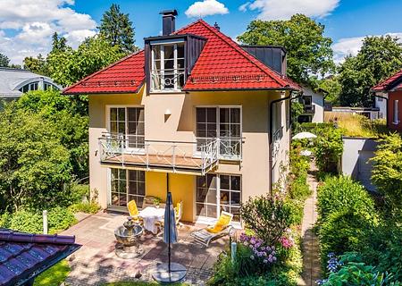 Luxuriöse Villa mit Gästehaus in Bestlage / Verkauf mit Rückmietung / späterer Eigenbezug - Außenansicht