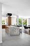 Hochkarätige Architekten-Villa in ruhiger Starnberger Lage mit luxuriöser Ausstattung - Wohnküche mit klarer Linienführung