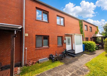 Gemütliches Reihenhaus mit Garten in Lentföhrden - Ein Familientraum in herausragendem Zustand - Außenansicht