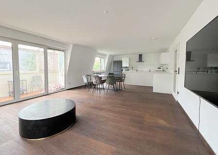 Ruhiges Wohnen im Münchner Westen - Hochwertig sanierte 3.5 Zimmerwohnung in Laim - Wohn/Esszimmer mit offener Küche
