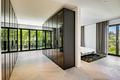 Bezugsfertiger Neubau: Luxuriöse Highend-Villa mit kosmopolitischem Flair und Pool - Geräumige, helle Ankleide
