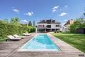 Moderne Architektenvilla mit exklusivem Interior-Konzept, Lift, Spa-Lounge, Home-Gym und Outdoorpool - Beeindruckendes Familiendomizil in ruhiger, gepflegter und familiengerechter Lage
