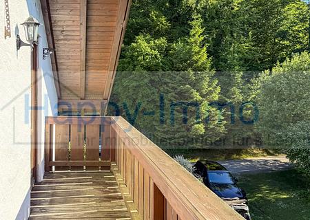 bezugsfreie Dachgeschoßwohnung in Vagen / Garage / Kaminofen - Westbalkon Bild 2