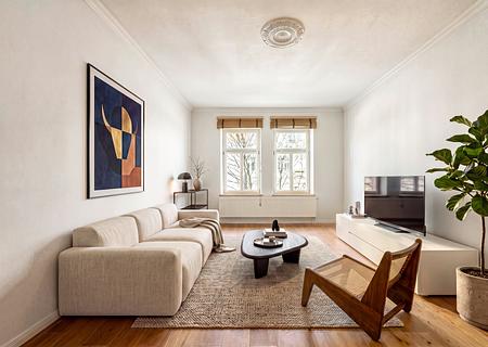 In begehrter Lage: Helle, ideal geschnittene 2,5-Zimmer-Altbauwohnung mit geplantem Balkon - Wohnzimmer (Visualisierung)
