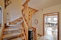Freistehendes Einfamilienhaus  im Grünen mit Einliegerwohnung und traumhaften Südblick - Flur mit Treppe