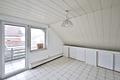 Großzügiges Wohnhaus mit Praxis, flexiblem Nutzungspotenzial und Gartenidylle - Zimmer mit Zugang zum Balkon