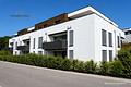 Neuwertige und offen gestaltete 2-Zimmer-EG-Wohnung mit schöner Terrasse - Straßenansicht
