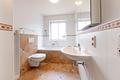 Haus-in-Haus-Charakter: 90 m² Wohnung mit 300 m² Privatgarten in Alt-Solln - Badezimmer