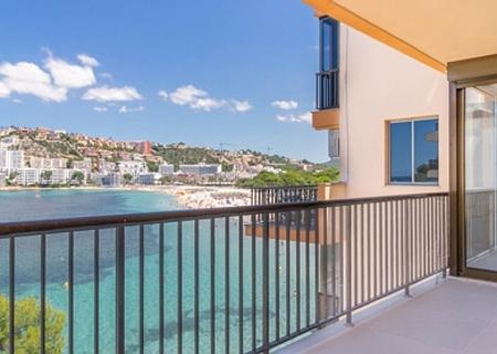 Mallorca Moderne Wohnung in 1. Linie mit Meerblick in Santa Ponsa zu verkaufen