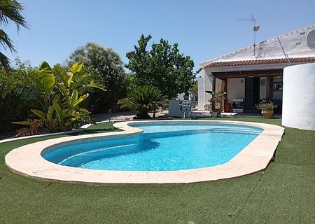 Landhaus-Villa mit 4 Schlafzimmern, 3 Bädern und Privatpool am Ortsrand von Daya Nueva
