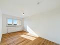 Sanierte 3-Zimmer-Wohnung mit Westbalkon, Weitblick & TG-Stellplatz – vermietete Kapitalanlage - Schlafzimmer