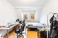 HEGERICH: Attraktive 2-Zimmer-Wohnung mit Dachgeschoss-Charme für Singles, Paare oder Kapitalanleger - Wohnzimmer