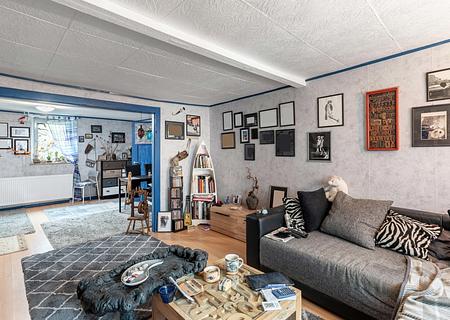 Ulrichstein - Wohnhaus mit Scheunenanteil, kleinem Schuppen und Nebengebäude / Grundstück ca. 844 m² - Wohnzimmer