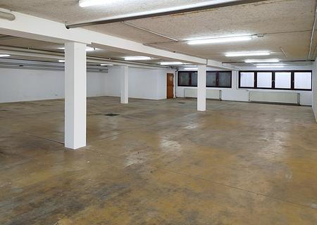 Lager / Produktionsfläche in Sauerlach, optional mit Ausstellung / Verkaufsfläche - Lagerhalle