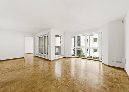 Gepflegte 3-Zimmer-Wohnung mit Loggia in Laufweite zum Nymphenburger Schlosspark - Lichterfüllter Wohnbereich