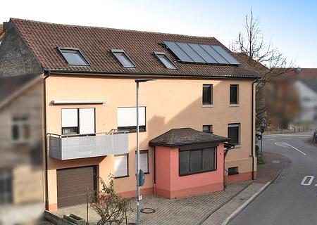 Geräumiges Familiendomizil mit 2 Wohnungen  - vielen Möglichkeiten und endlich Platz für alle! - Haus Eingangsseite