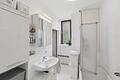 Stilvoller Altbau im Nordend – Großzügige Wohnung in Toplage mit Charme und Potenzial! - Badezimmer - Ansicht 1