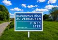 Baugrundstück nahe Chiemsee – Doppelhaus oder Einfamilienhaus bereits genehmigt - FINESTEP IMMOBILIEN