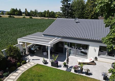 Neuwertiger Luxusbungalow mit sonnigem Garten in Top-Lage