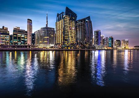 Neubau - Erstbezug - Business Bay -  Frontlage zum Dubai Canal - DAR_Pagani_Hero night