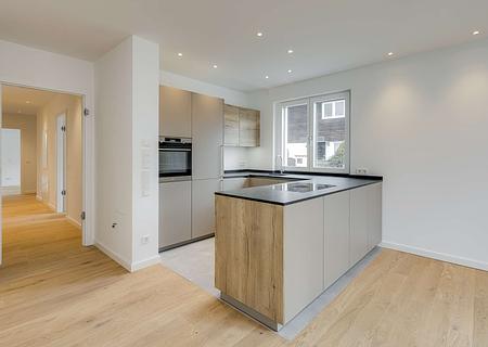 Traumwohnung in Harlaching: Phantastische 3-Zimmer Terrassenwohnung direkt am Perlacher Forst - Stilvolle Wohnküche