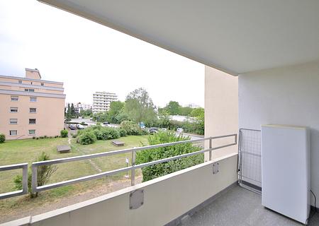 Wohnung mit mehreren Balkonen und Tiefgaragenstellplatz in begehrter Lage von Weinheim - Balkon